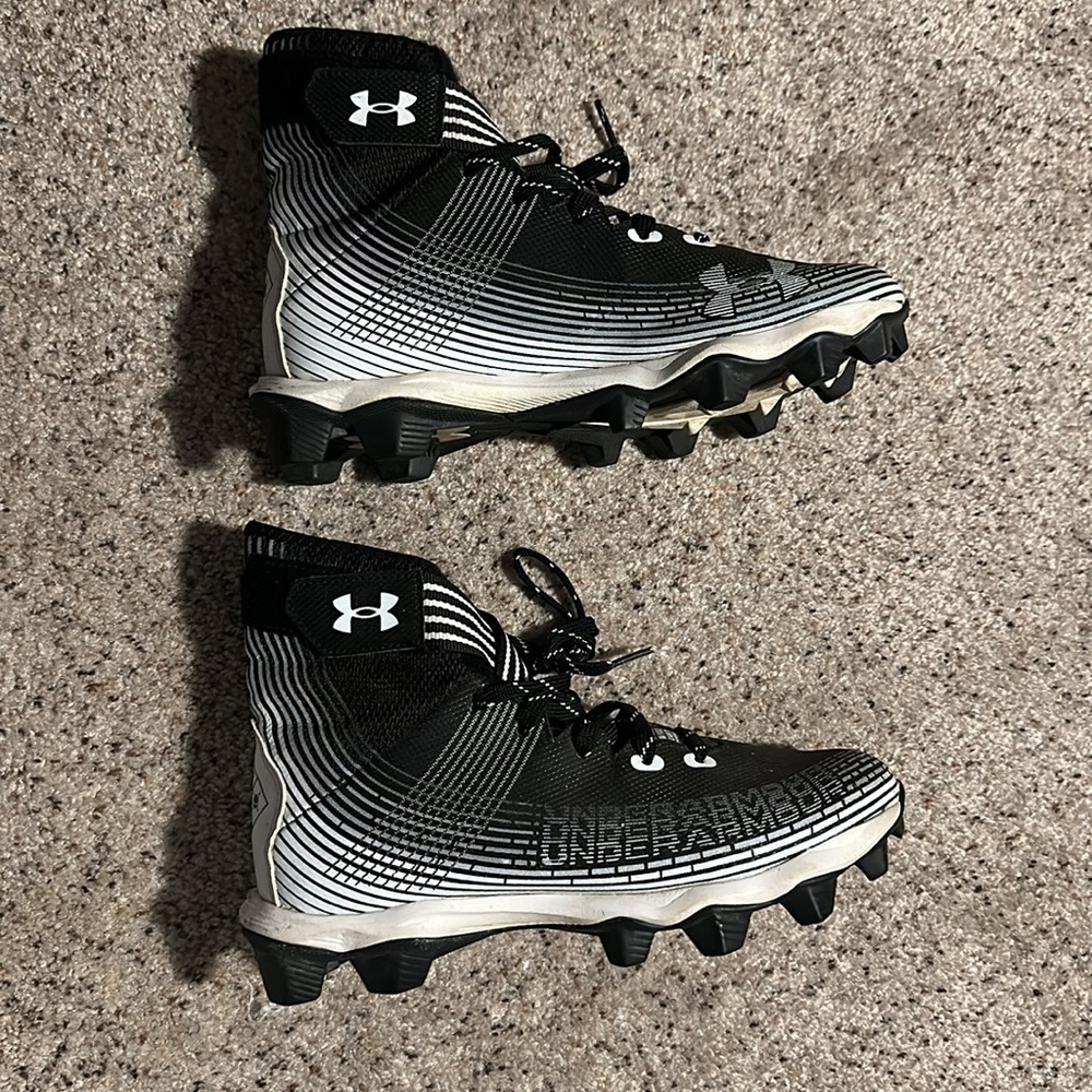 BOYS football cleats UAF size 5.5y